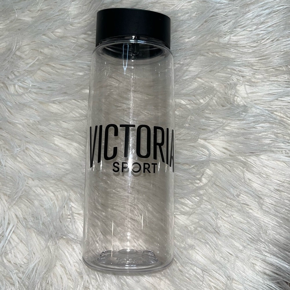 NWOT Victoria’s Sport clear water bottle.